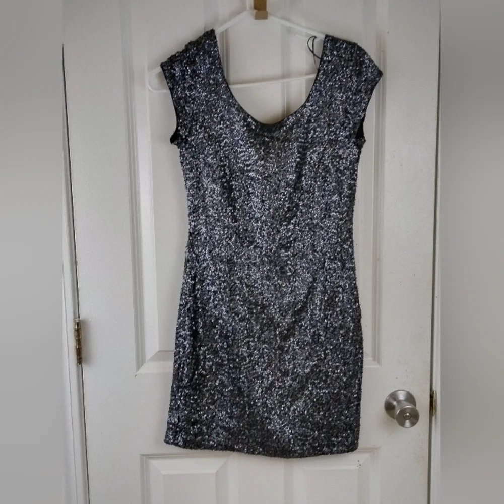 DIVIDED H& M DRESS - Picture 5 of 5
